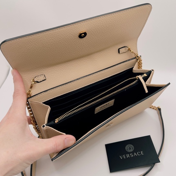 Authentic Versace V Logo Beige Pebbled Leather Chain Shoulder Bag Clutch Purse - Picture 7 of 11